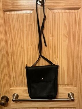 Classic Black Leather Crossbody Bag with Flap by Kingdom Leather Vermont